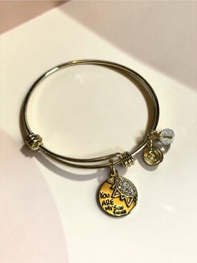 Life Is Good Gold Tone You are My Sunshine Pendant Charm Bracelet CC X